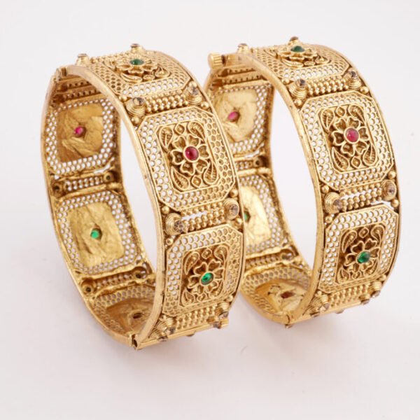 Luxurious Gold Bangles with Exquisite Detailing