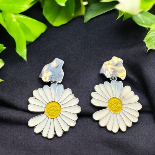 Daisy Earrings - A touch of springtime for your ears